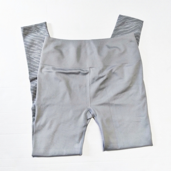 Fabletics High-Waisted Seamless Leggings - Picture 6 of 9